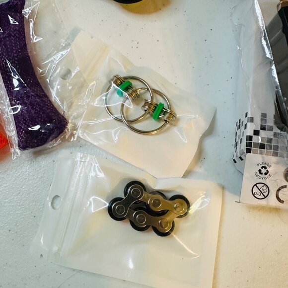 8-Piece Fidget Toy Set For Stress Relief & Focus & decompression - Picture 5 of 9